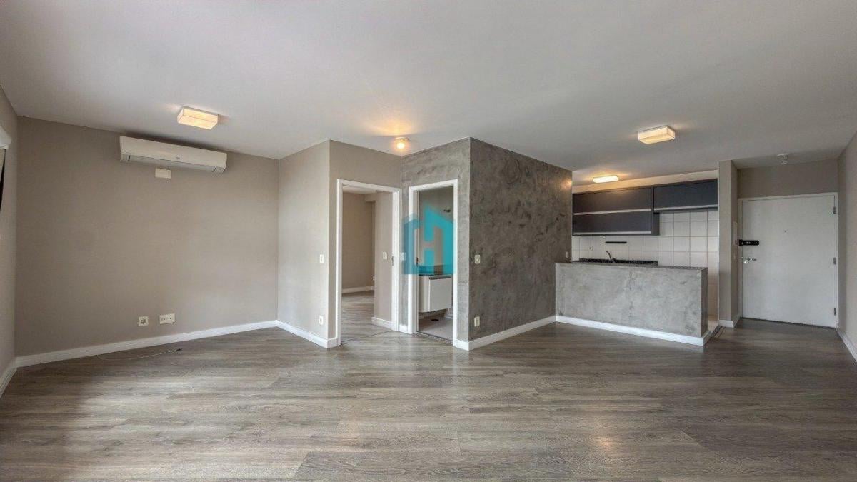 Apartamento reformado para aluguel em Moema