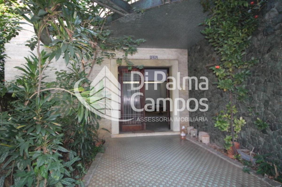 Casa à venda ou para alugar com 650m² no Ipiranga.