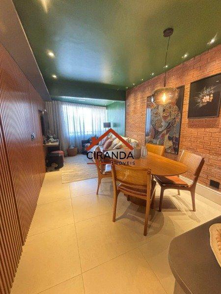 Apartamento à venda – em Cerqueira César