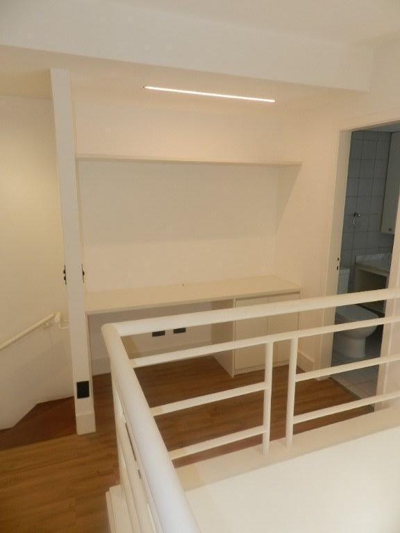 Lindo Duplex, impecavel e semi mobiliado.