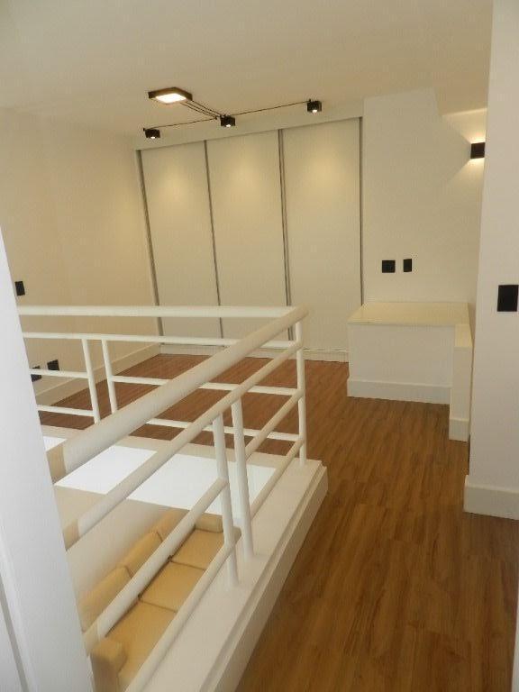 Lindo Duplex, impecavel e semi mobiliado.
