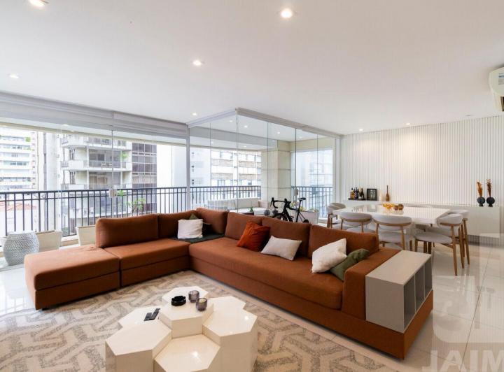 Lindo apartamento, 200 metros, área nobre, rua arborizada, próximo ao Shopping Higienópolis.