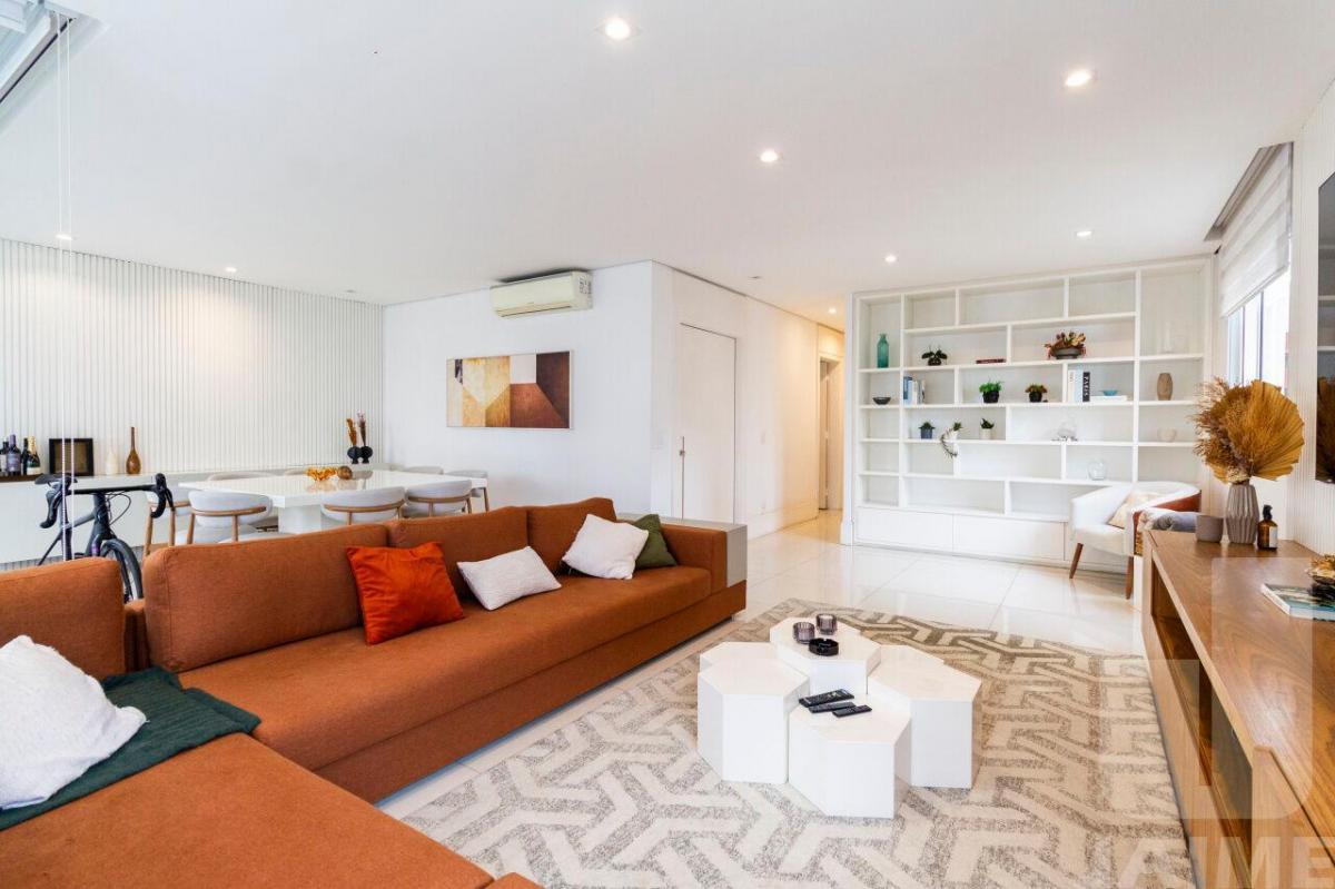 Lindo apartamento, 200 metros, área nobre, rua arborizada, próximo ao Shopping Higienópolis.
