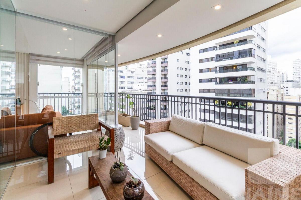 Lindo apartamento, 200 metros, área nobre, rua arborizada, próximo ao Shopping Higienópolis.