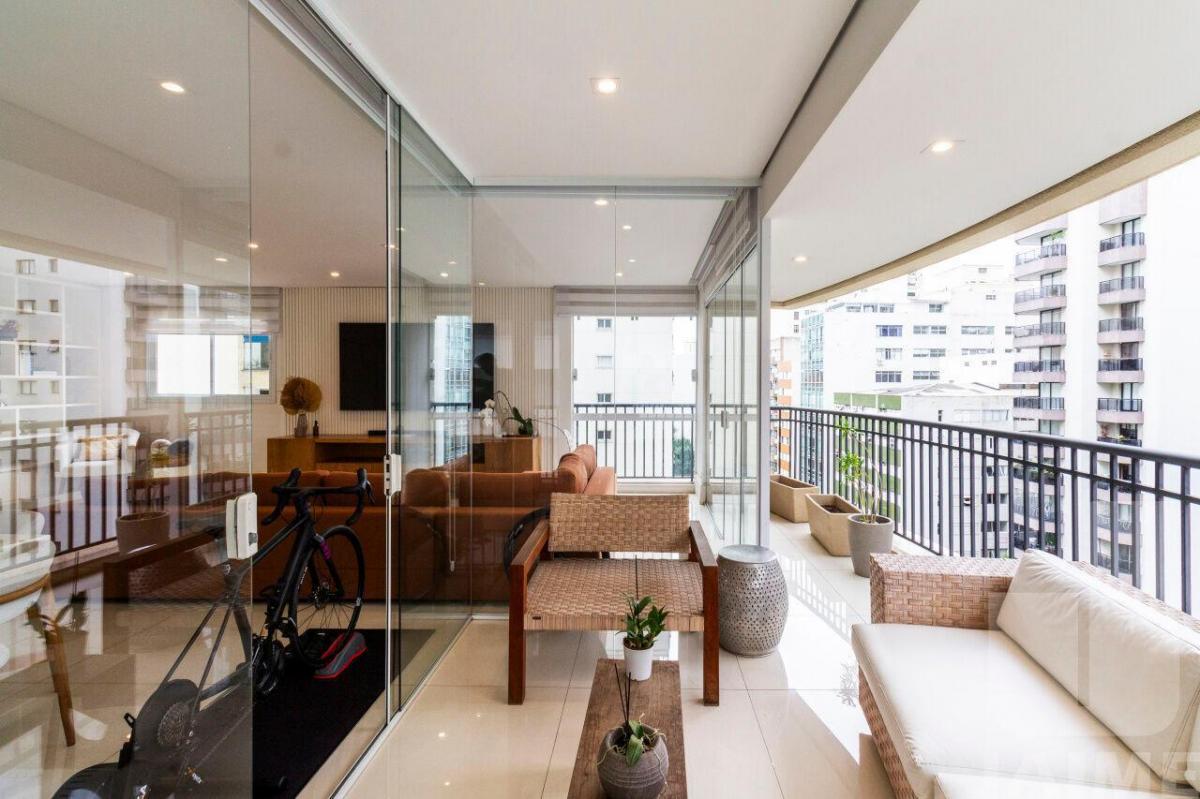 Lindo apartamento, 200 metros, área nobre, rua arborizada, próximo ao Shopping Higienópolis.