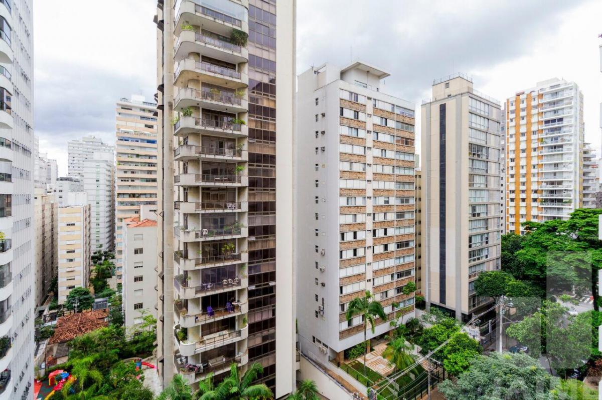 Lindo apartamento, 200 metros, área nobre, rua arborizada, próximo ao Shopping Higienópolis.