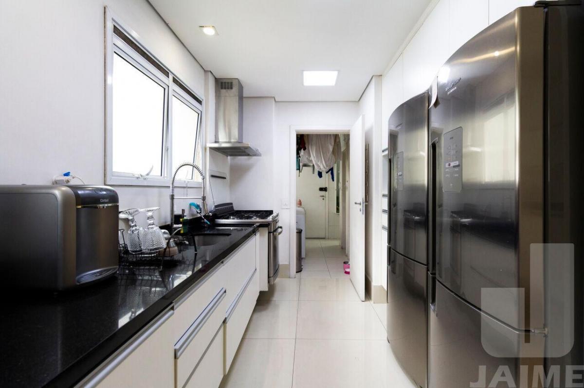 Lindo apartamento, 200 metros, área nobre, rua arborizada, próximo ao Shopping Higienópolis.