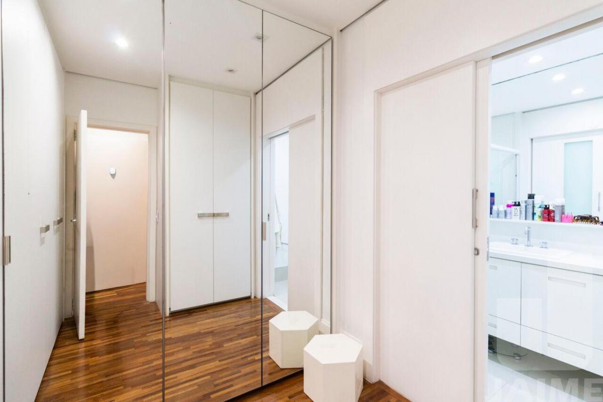 Lindo apartamento, 200 metros, área nobre, rua arborizada, próximo ao Shopping Higienópolis.