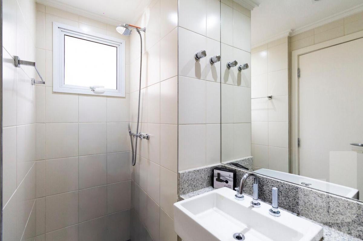 Lindo apartamento, 200 metros, área nobre, rua arborizada, próximo ao Shopping Higienópolis.
