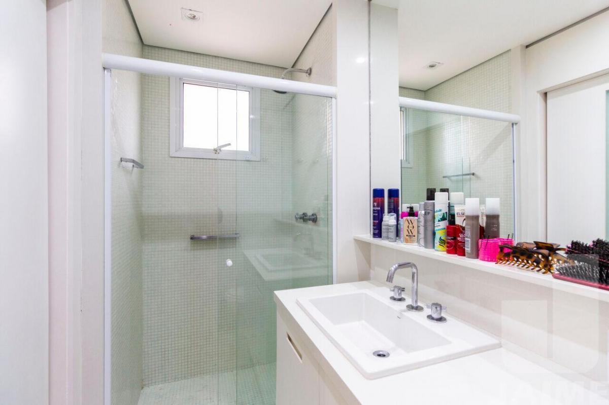 Lindo apartamento, 200 metros, área nobre, rua arborizada, próximo ao Shopping Higienópolis.