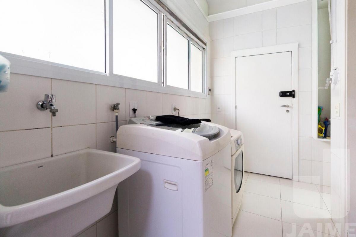 Lindo apartamento, 200 metros, área nobre, rua arborizada, próximo ao Shopping Higienópolis.