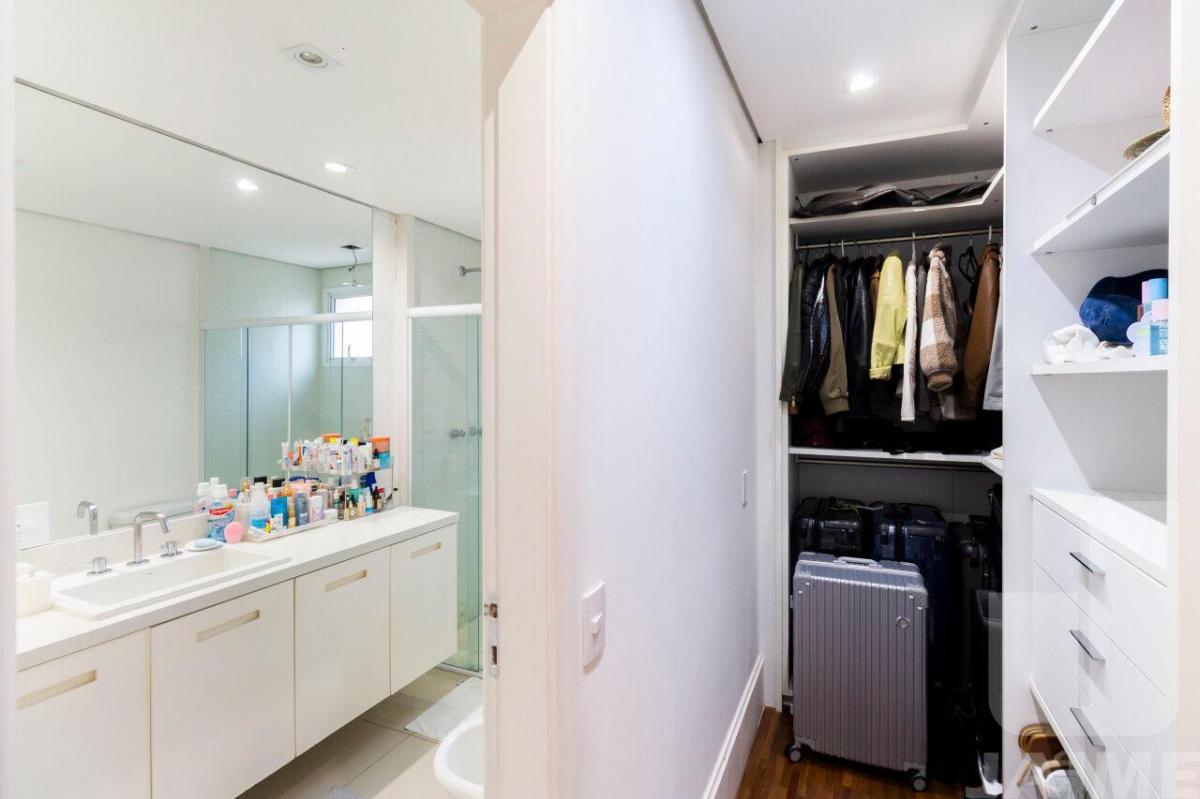 Lindo apartamento, 200 metros, área nobre, rua arborizada, próximo ao Shopping Higienópolis.