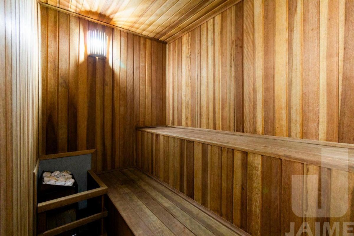 Lindo apartamento, 200 metros, área nobre, rua arborizada, próximo ao Shopping Higienópolis.