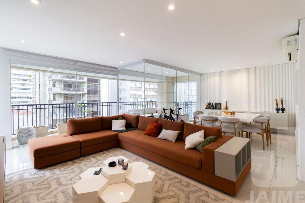 Lindo apartamento, 200 metros, área nobre, rua arborizada, próximo ao Shopping Higienópolis.