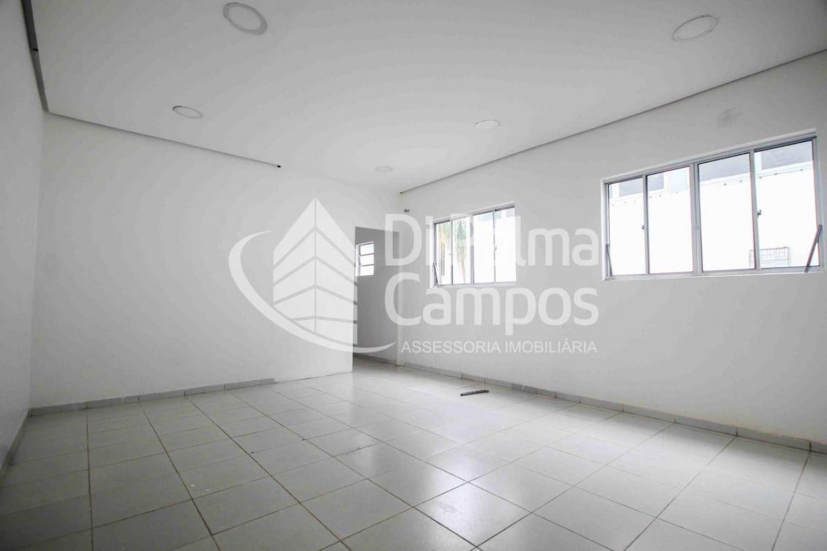 Prédio comercial com 385m² salão principal 90m² para alugar com 8 salas e 3 banheiros no Ipiranga