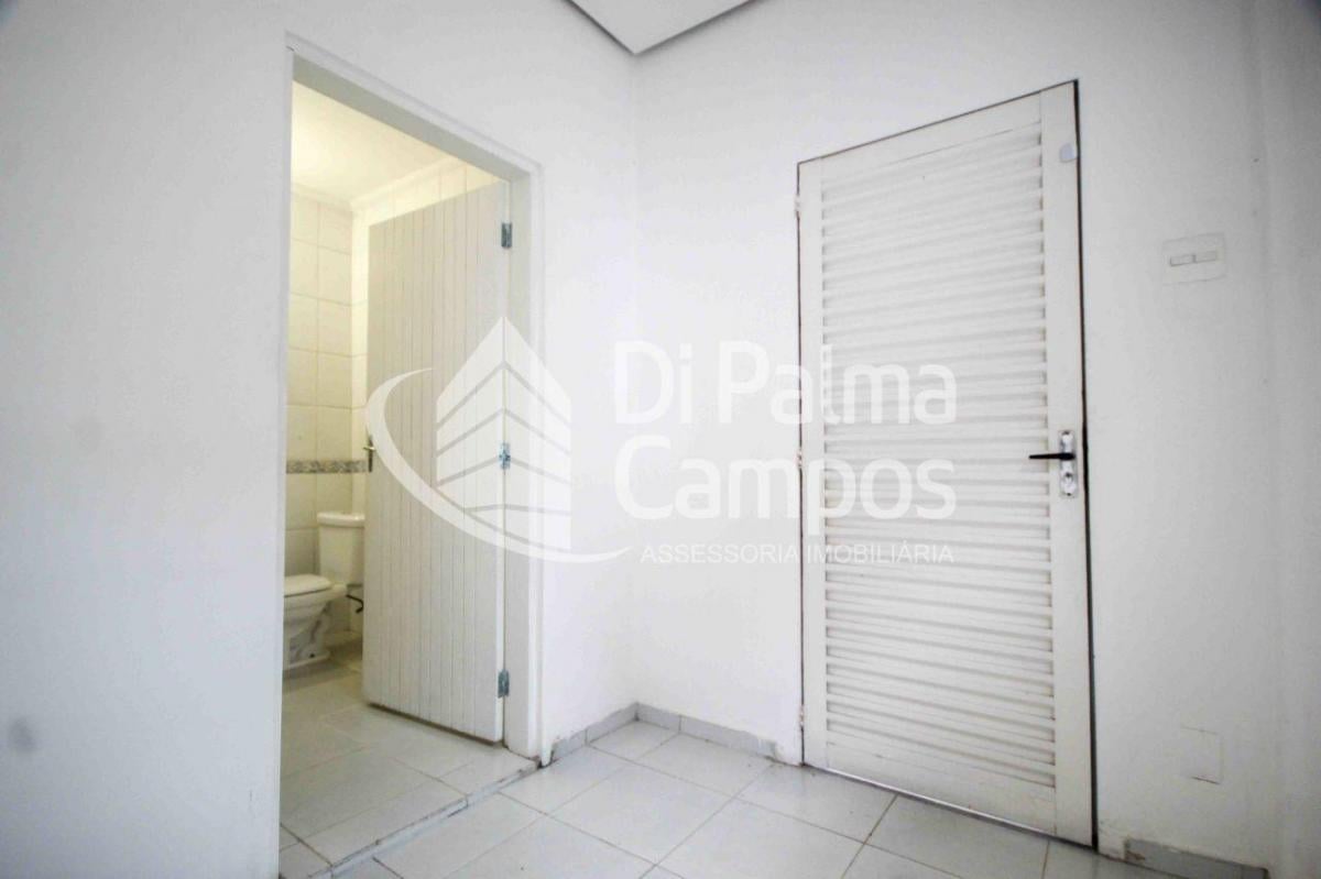 Prédio comercial com 385m² salão principal 90m² para alugar com 8 salas e 3 banheiros no Ipiranga