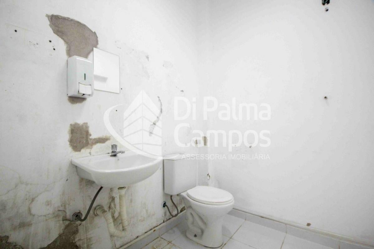 Prédio comercial com 385m² salão principal 90m² para alugar com 8 salas e 3 banheiros no Ipiranga