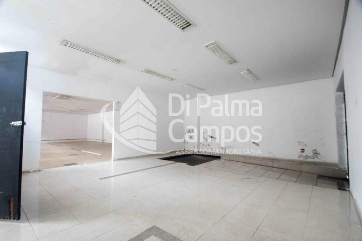 Prédio comercial com 385m² salão principal 90m² para alugar com 8 salas e 3 banheiros no Ipiranga
