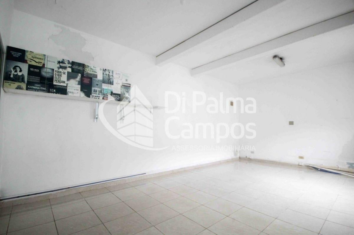 Prédio comercial com 385m² salão principal 90m² para alugar com 8 salas e 3 banheiros no Ipiranga