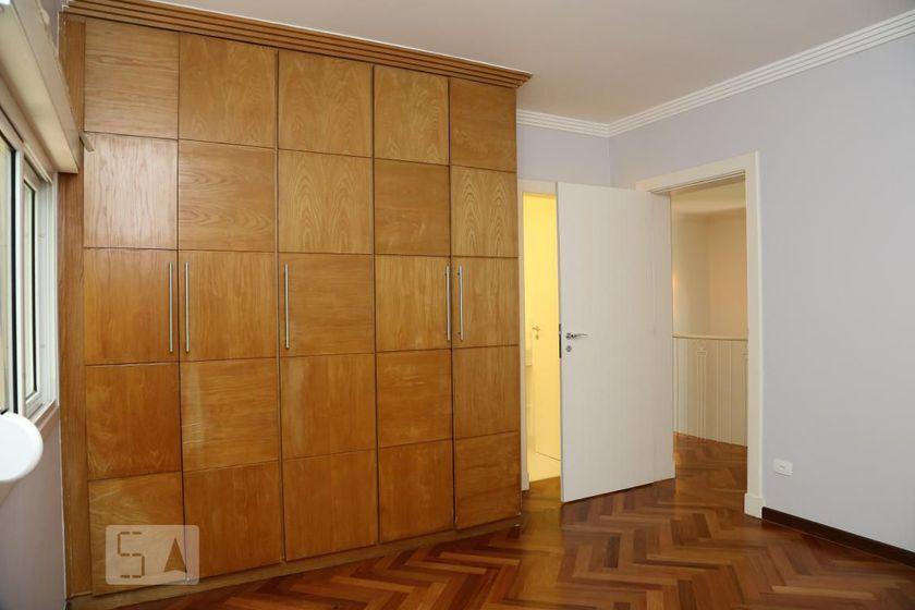 Casa à Venda – Jardim Taboão, 4 Quartos, 670 m² – São Paulo