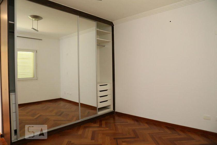 Casa à Venda – Jardim Taboão, 4 Quartos, 670 m² – São Paulo