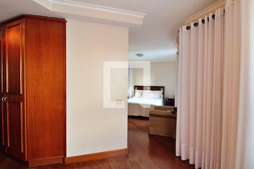 Casa à Venda – Portal do Morumbi, 4 Quartos, 700 m² – São Paulo