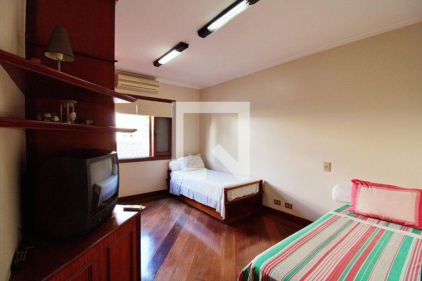 Casa à Venda – Portal do Morumbi, 4 Quartos, 700 m² – São Paulo