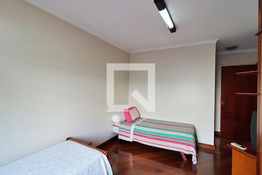 Casa à Venda – Portal do Morumbi, 4 Quartos, 700 m² – São Paulo