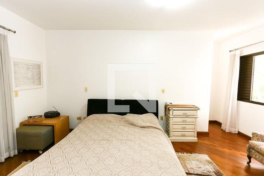 Casa à Venda – Real Parque, 4 Quartos, 580 m² – São Paulo