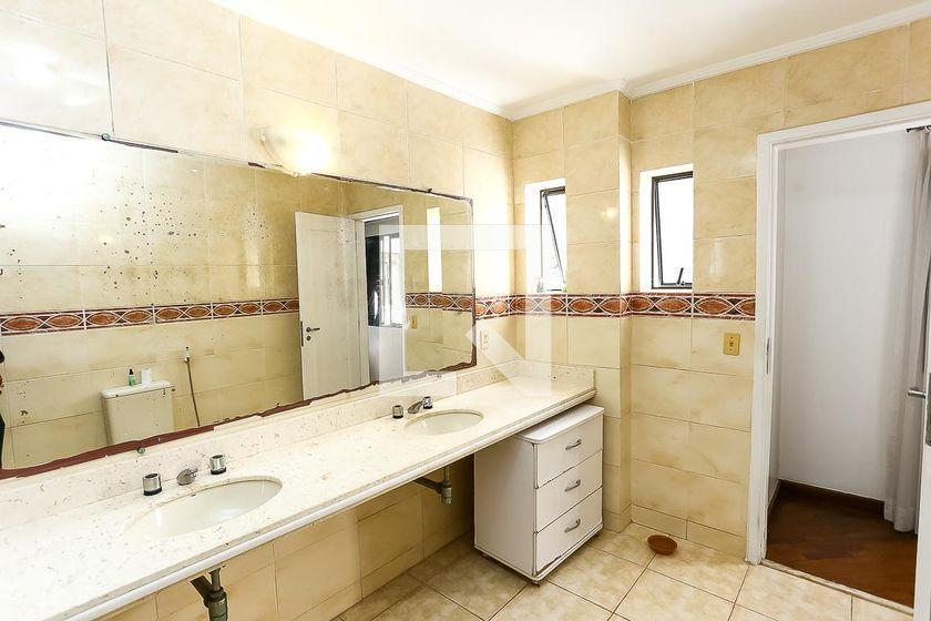 Casa à Venda – Real Parque, 4 Quartos, 580 m² – São Paulo