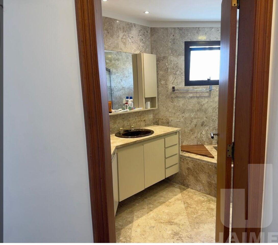 APARTAMENTO 4 DORMITORIOS SENDO 2 SUITES 3 BANHEIROS SALA 3 AMBIENTES 3 VAGAS.
