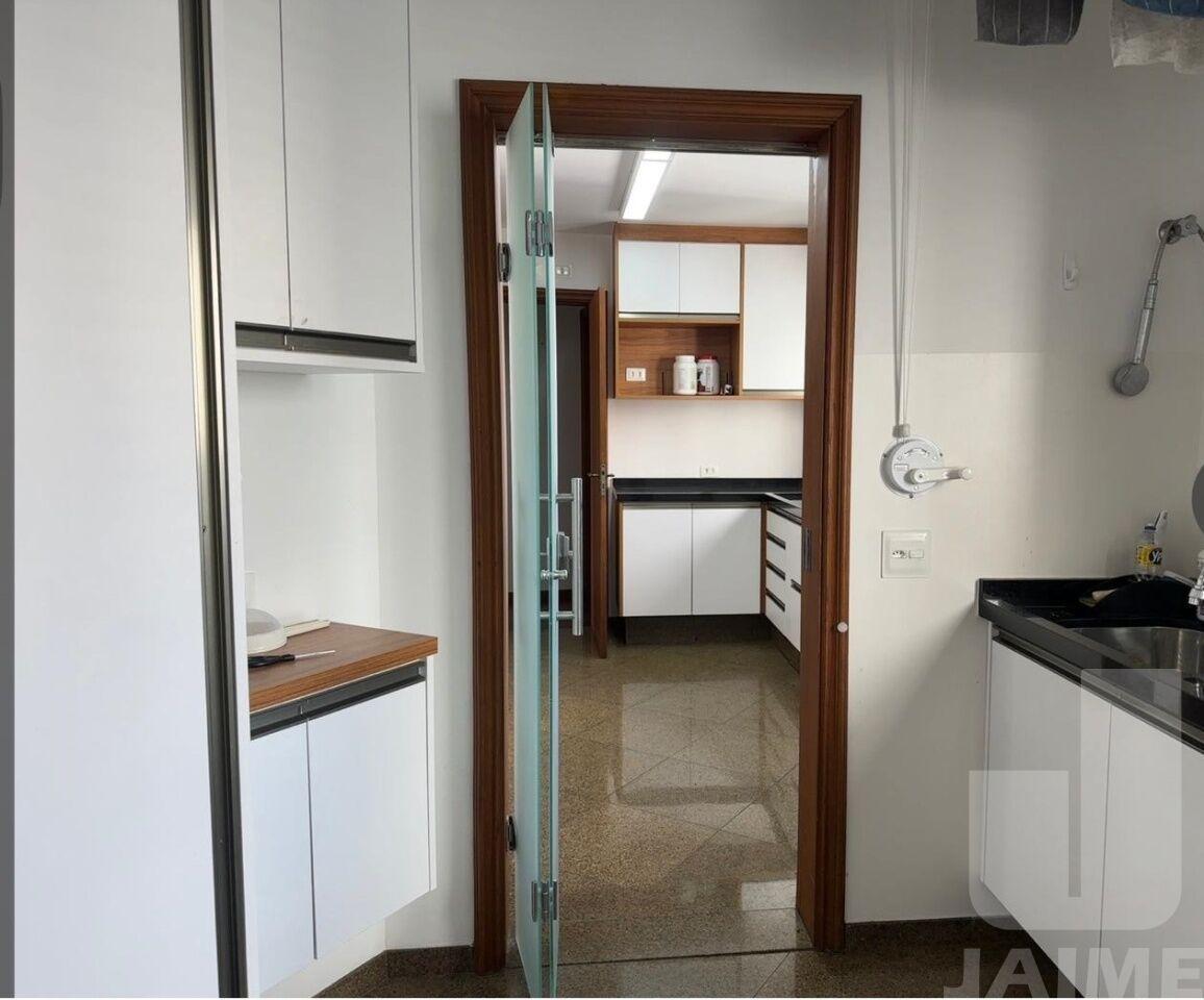 APARTAMENTO 4 DORMITORIOS SENDO 2 SUITES 3 BANHEIROS SALA 3 AMBIENTES 3 VAGAS.