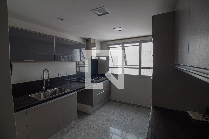 Apartamento à Venda – Campo Belo, 4 Quartos, 250 m² – São Paulo