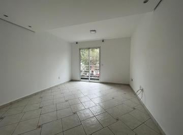 Casa Com Entrada Lateral para Locação na Vila São Francisco!