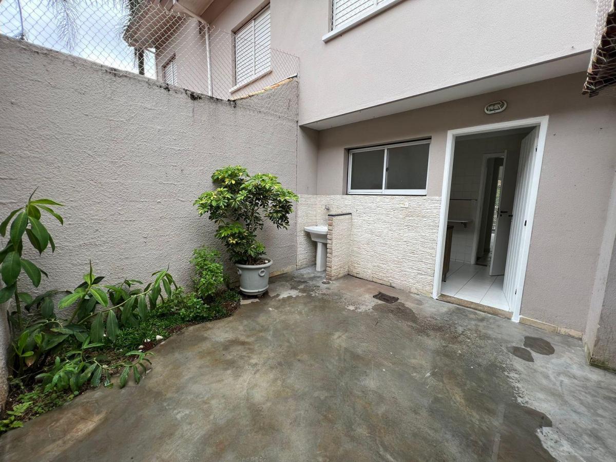 Casa Com Entrada Lateral para Locação na Vila São Francisco!