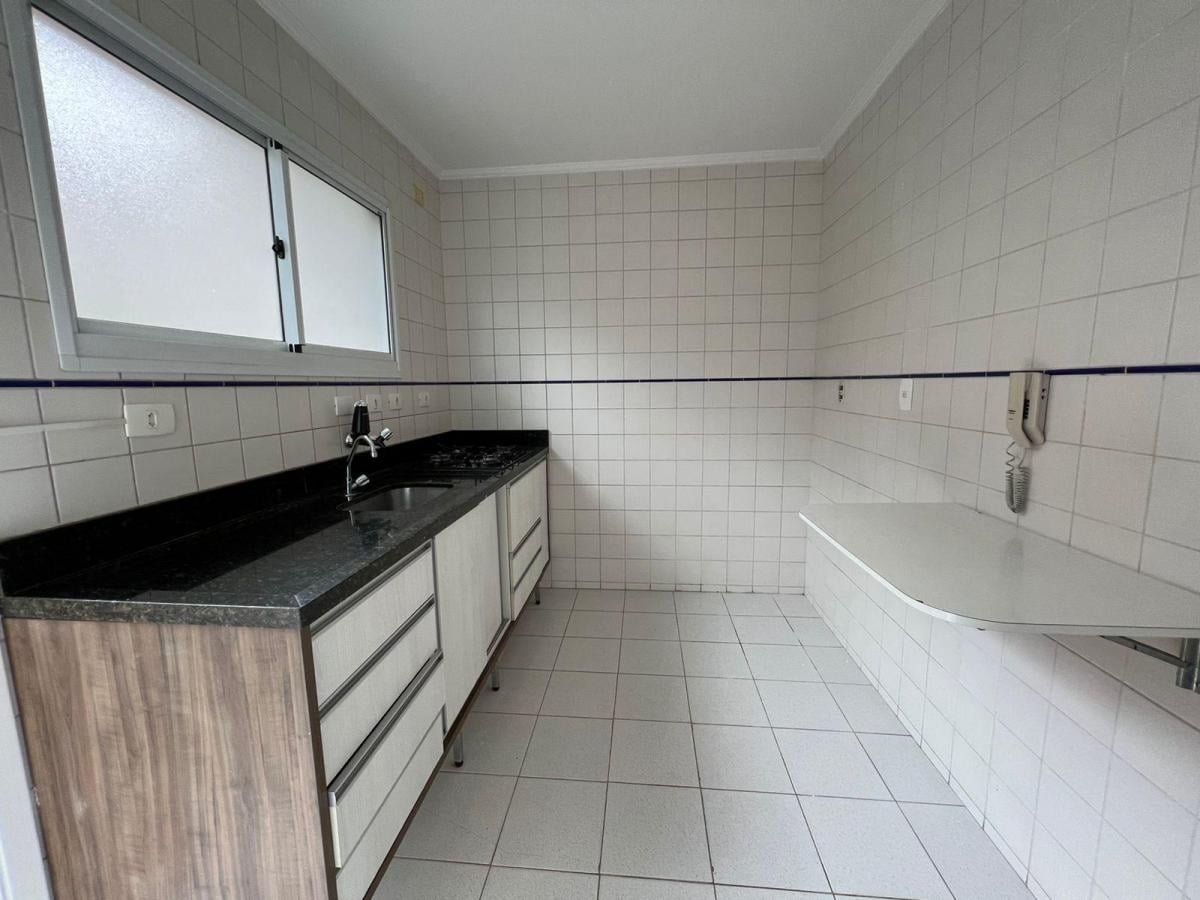 Casa Com Entrada Lateral para Locação na Vila São Francisco!