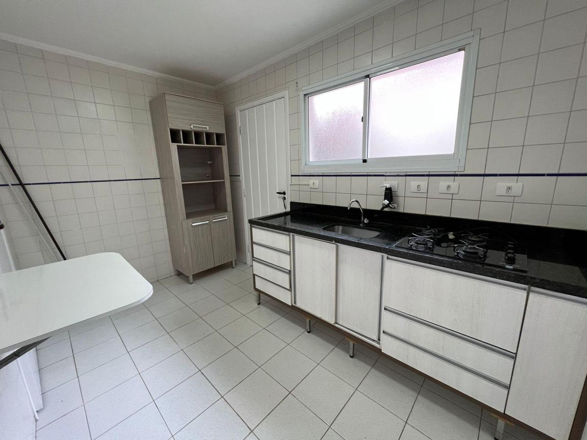 Casa Com Entrada Lateral para Locação na Vila São Francisco!