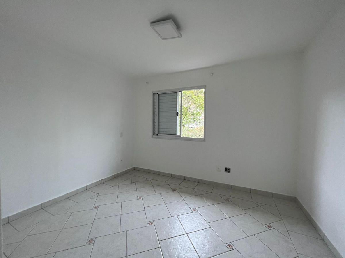 Casa Com Entrada Lateral para Locação na Vila São Francisco!