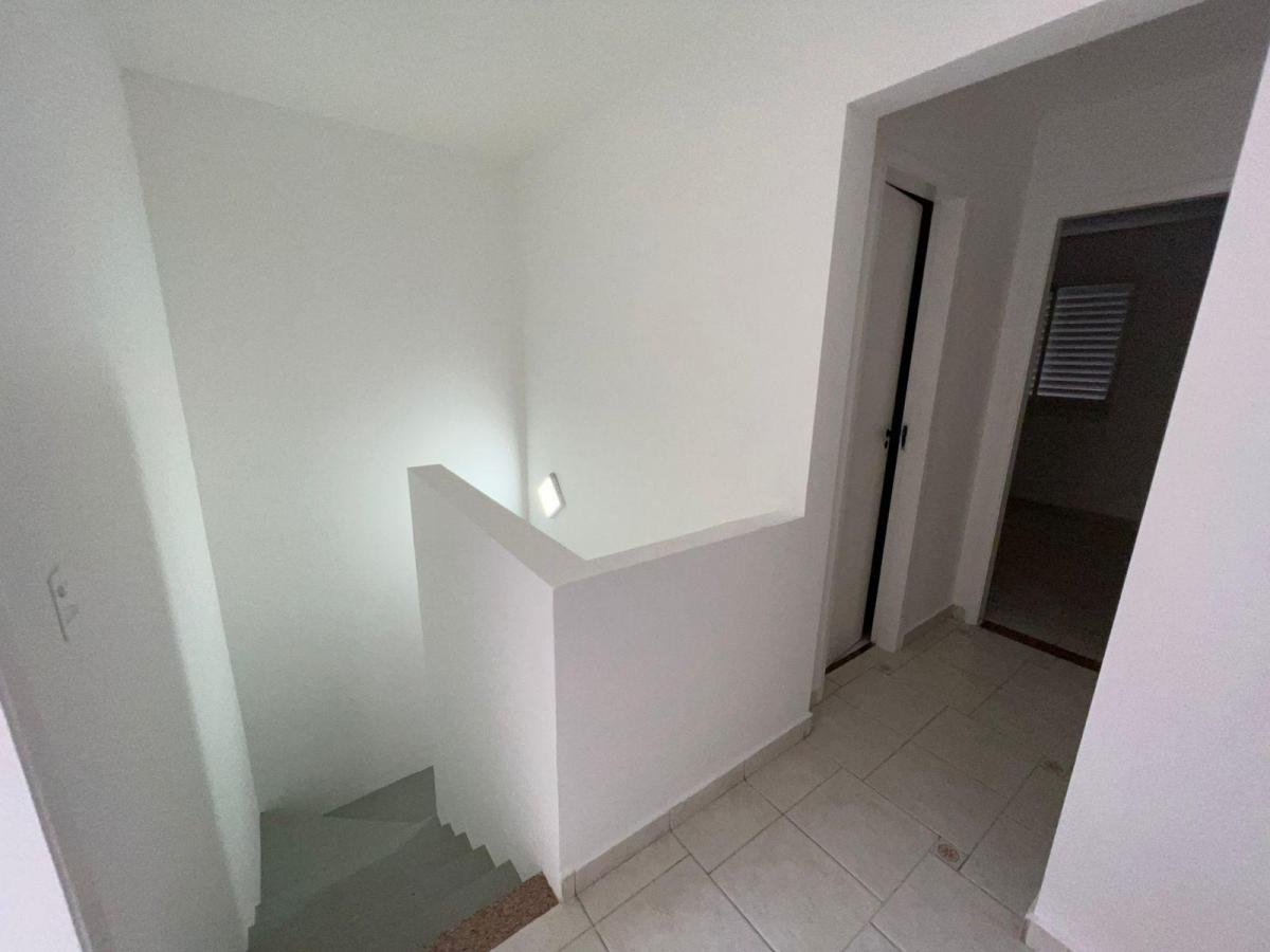 Casa Com Entrada Lateral para Locação na Vila São Francisco!