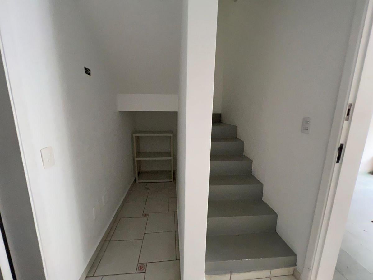 Casa Com Entrada Lateral para Locação na Vila São Francisco!