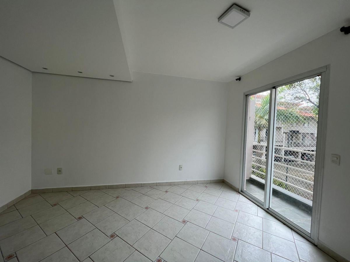Casa Com Entrada Lateral para Locação na Vila São Francisco!