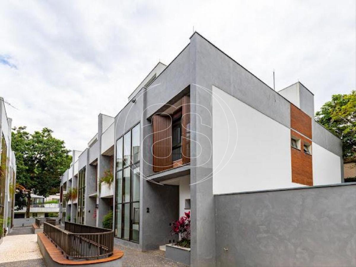 Casa de condomínio com 4 suítes na charmosa Rua Das Barcas no miolo do Alto da Boa Vista
