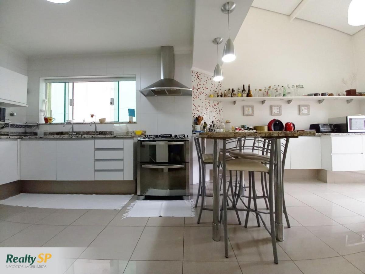 CASA JD. PRUDÊNCIA 425m² / 4 DORM (3 SUÍTES) / CHURRASQ./ FORNO DE PIZZA / 3 VAG