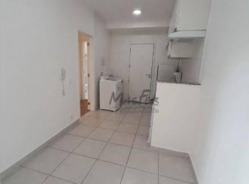 Otimo apto. com amplo espaço externo.