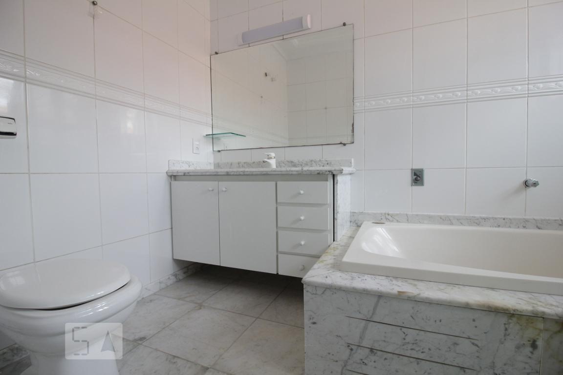 Casa à Venda – Morumbi, 4 Quartos, 350 m² – São Paulo
