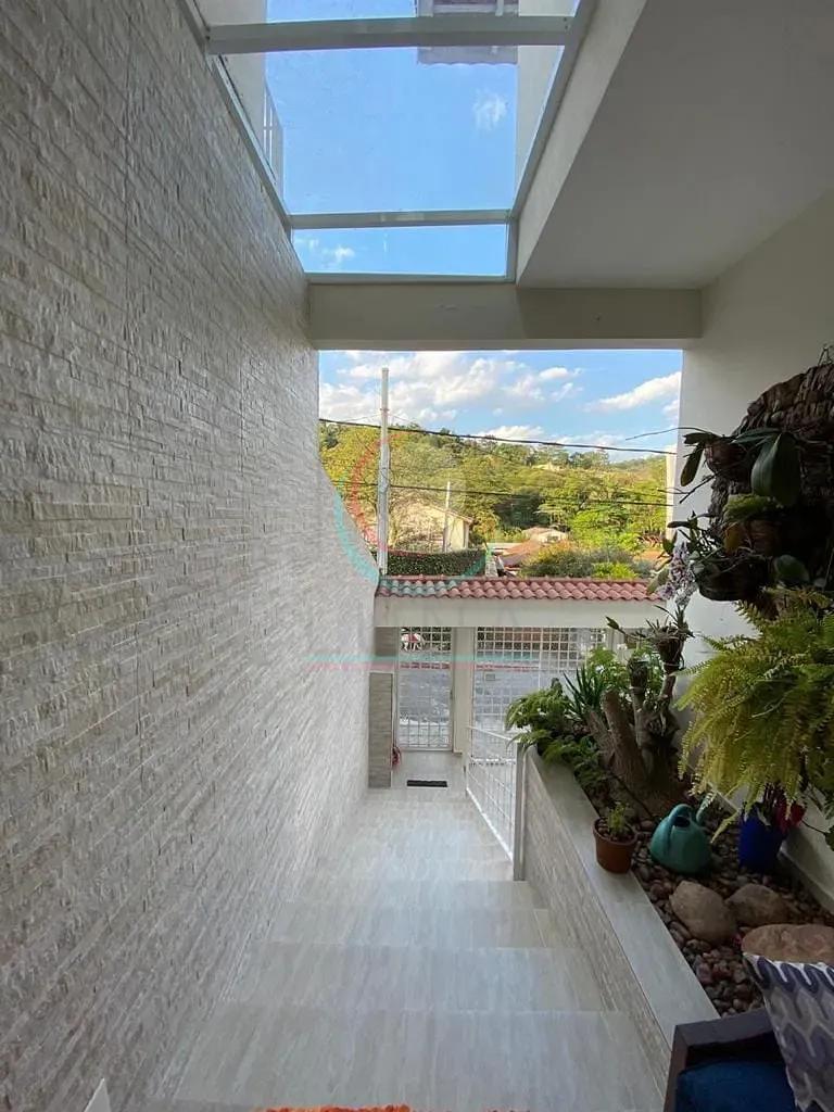 Lindo sobrado à venda no bairro do Horto Florestal a 1 quadra do Parque Florestal da Cantareira.