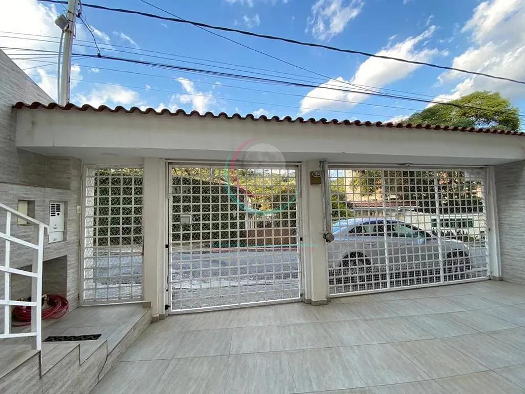 Lindo sobrado à venda no bairro do Horto Florestal a 1 quadra do Parque Florestal da Cantareira.