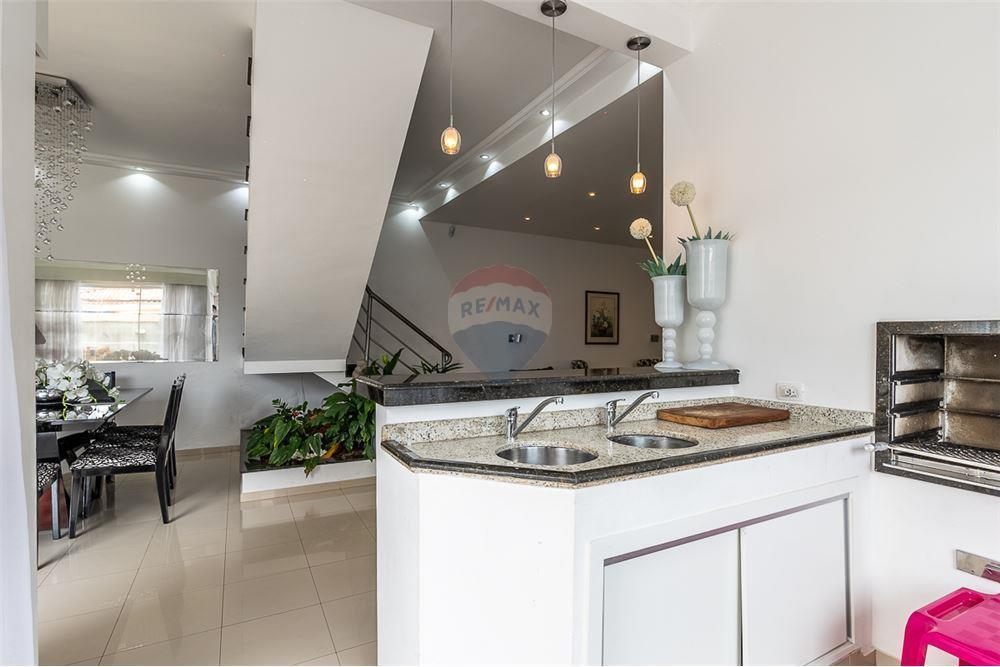 Casa com Piscina com 4 Quartos, 2 Suítes e Edícula com 2 quartos e 1 suíte na Penha em São Paulo
