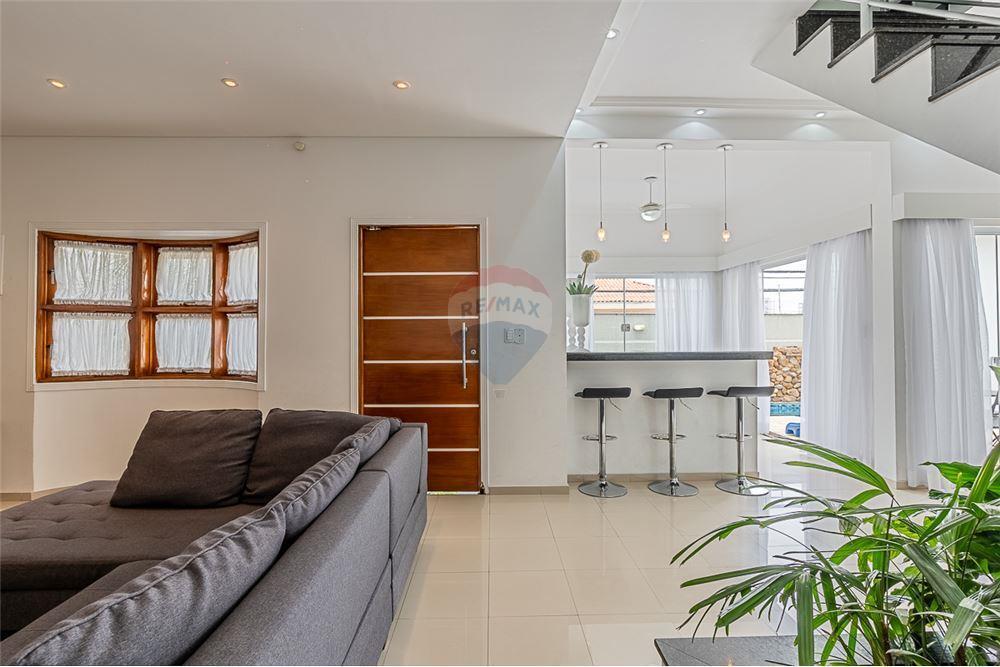 Casa com Piscina com 4 Quartos, 2 Suítes e Edícula com 2 quartos e 1 suíte na Penha em São Paulo