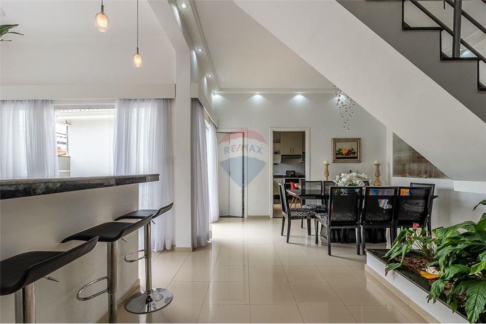 Casa com Piscina com 4 Quartos, 2 Suítes e Edícula com 2 quartos e 1 suíte na Penha em São Paulo